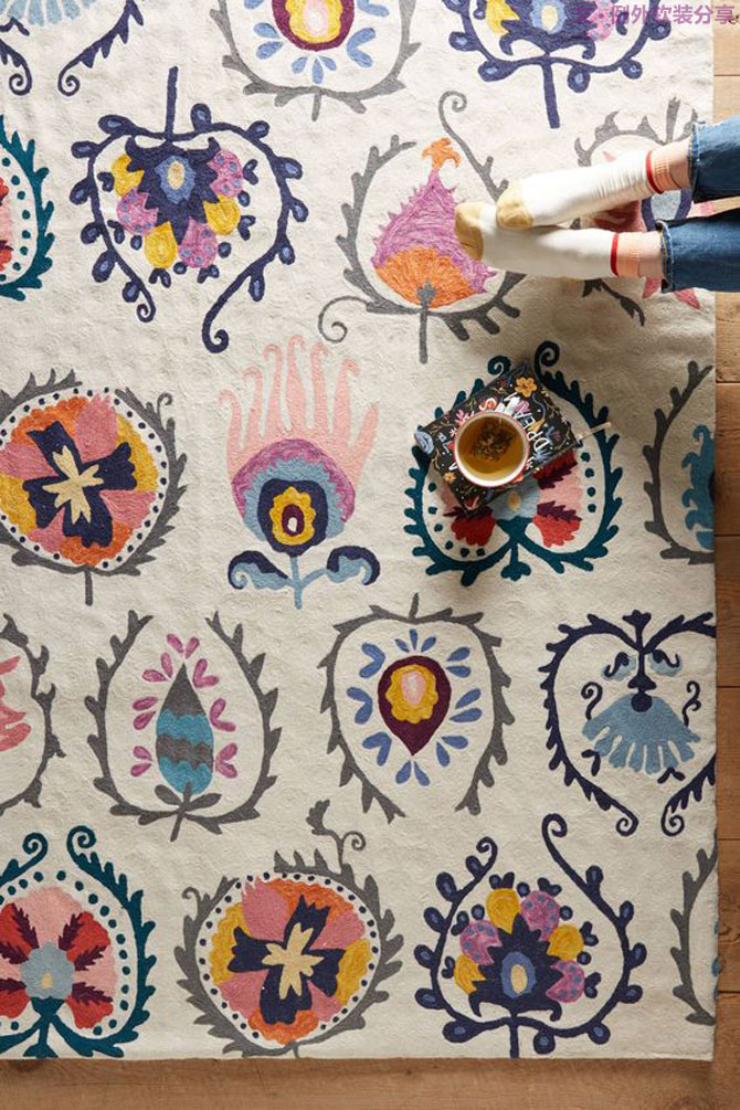 家里裝修太簡單不夠時尚？一張地毯全搞定！