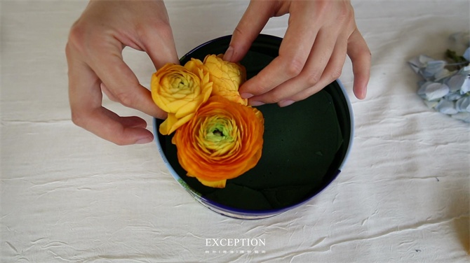 【幾分鐘.軟裝課堂】她用3分鐘搞定一個浪漫花球，就憑這些？-別墅設(shè)計,軟裝設(shè)計,室內(nèi)設(shè)計,豪宅設(shè)計,深圳例外軟裝設(shè)計公司