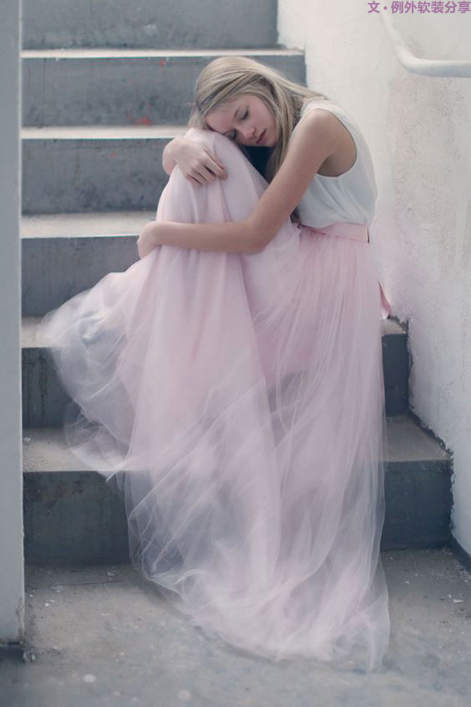 所有女性都愛的一抹顏色，讓人見而難忘！-別墅軟裝設(shè)計,軟裝設(shè)計,室內(nèi)軟裝設(shè)計,室內(nèi)設(shè)計,豪宅設(shè)計,深圳例外軟裝設(shè)計公司